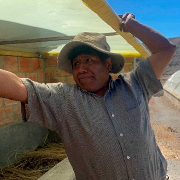 1. El sueño del invernadero hecho realidad para Félix
